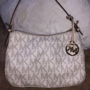 Michael Kors purse ✨
